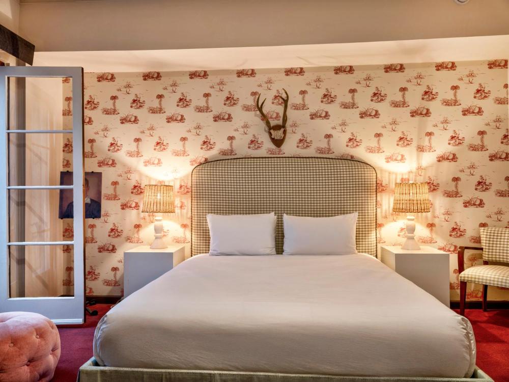 Deluxe Room (2 Adults + 1 Child) interior